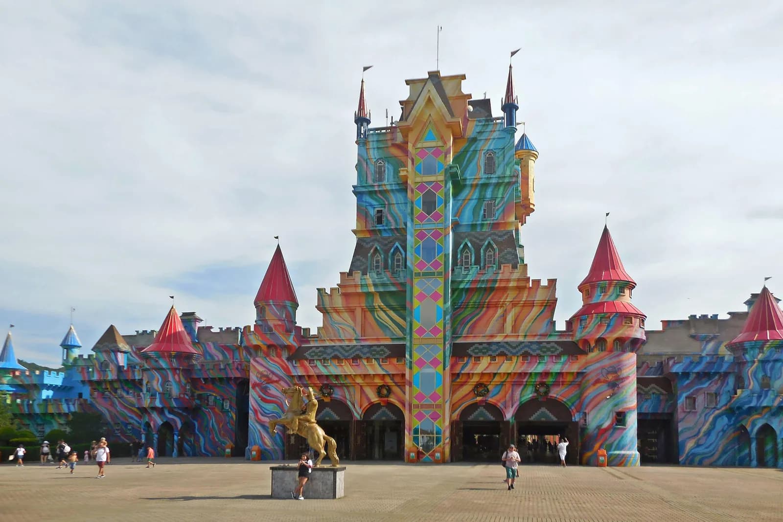 Castelo colorido do Beto Carrero World, em Penha (SC)